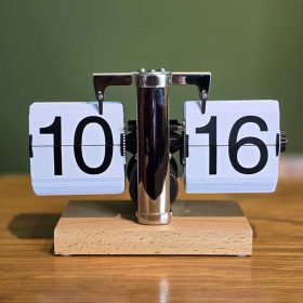 ساعت رو میزی فلیپ با پایه چوبی
