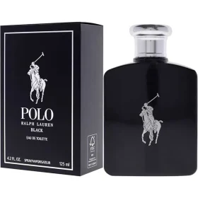معرفی ادکلن رالف لورن پولو بلک (Ralph Lauren Polo Black) ادکلن پولو بلک رالف لورن عطری مردانه، شیک و مدرن است که حس اعتماد به نفس و جنتلمن بودن را به شما هدیه می‌دهد. این عطر یکی از محبوب‌ترین نسخه‌های مجموعه عطرهای پولو است و با رایحه‌ای خنک و تند، مناسب استفاده در مهمانی‌ها و مجالس رسمی می‌باشد. طراحی این عطر در سال 2005 توسط Pierre Negrin انجام شد و چهره تبلیغاتی آن Nacho Figueras، مدل و بازیکن چوگان آرژانتینی است. ویژگی‌های ادکلن رالف لورن پولو بلک رایحه خنک و تند: ترکیبی از مرکبات تازه و نت‌های میانی گیاهی و چوبی طبع: خنک و تند مناسب برای: مهمانی‌ها، مجالس رسمی و استفاده روزمره در فصول گرم حجم: 125 میلی‌لیتر سال معرفی: 2005 ماندگاری: متوسط، با پخش بوی قابل توجه ترکیبات رایحه نت ابتدایی: نارنگی، لیمو – حس طراوت و انرژی بخش آغازین نت میانی: مریم گلی، انبه – عطری مدرن و جذاب با ظرافت گیاهی نت پایانی: دانه تونکا، چوب صندل سفید، نعناع هندی – رایحه‌ای گرم، خاکی و جاودانه مناسب برای چه کسانی است؟ ادکلن پولو بلک برای آقایانی طراحی شده که به دنبال عطری جنتلمن، شیک و مدرن هستند. این عطر انتخاب ایده‌آل برای مهمانی‌ها، جلسات رسمی و دورهمی‌های دوستانه است و با رایحه خنک و تند خود، حضور شما را پرانرژی و جذاب می‌کند.