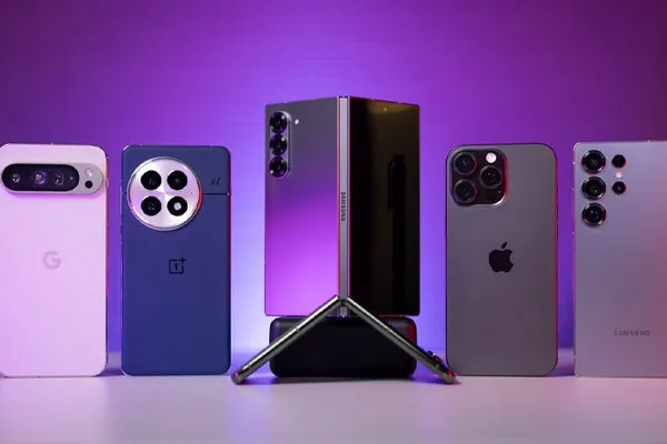 مقایسه آیفون 17 با پرچمدارهای اندروید 2025