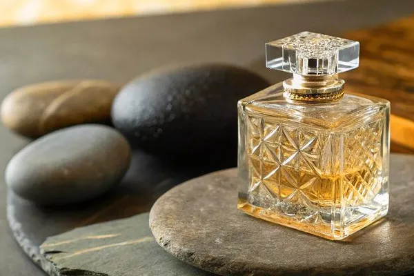 اسپری بدن، ادکلن یا پرفیوم