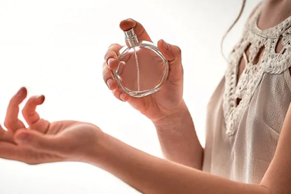 بهترین روش عطر زدن