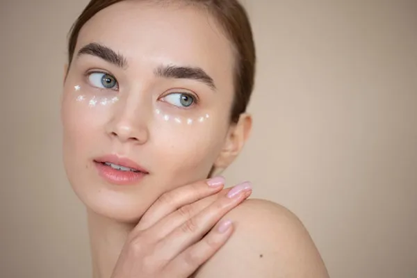 جوانسازی دور چشم