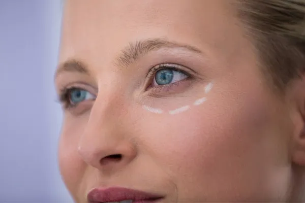 جوانسازی دور چشم