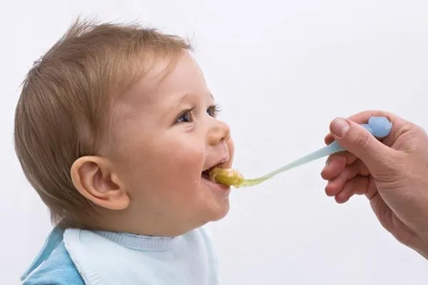 جلوگیری از خفگی کودک هنگام غذاخوردن