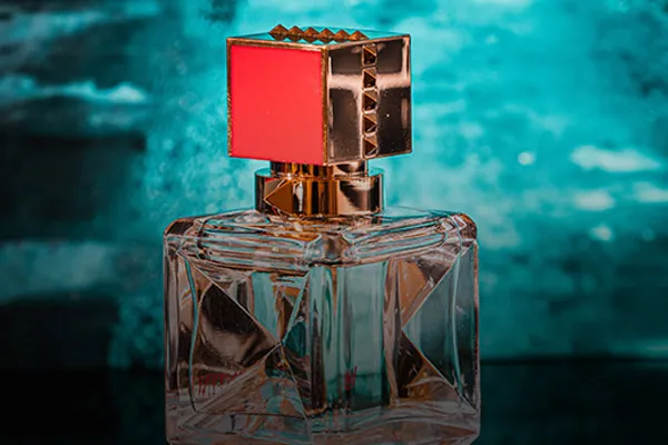 بهترین زمان و روش نگهداری عطر
