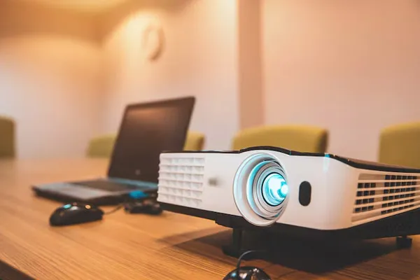 دیدن سریال stranger things توی پروژکتور