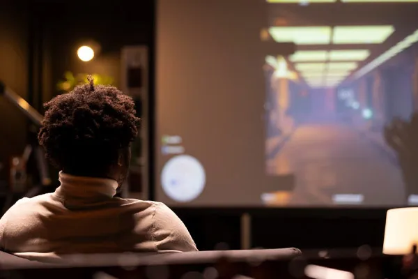 دیدن سریال stranger things توی پروژکتور